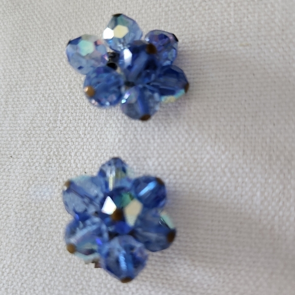 Blue crystal clip earrings - Picture 4 of 4